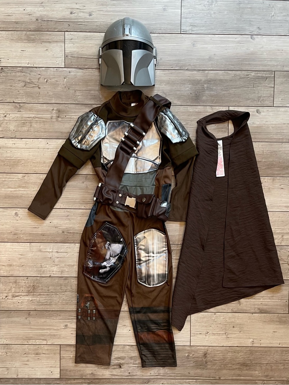 Disney | Mandalorian Costume w/ Helmet | Size: 5/6